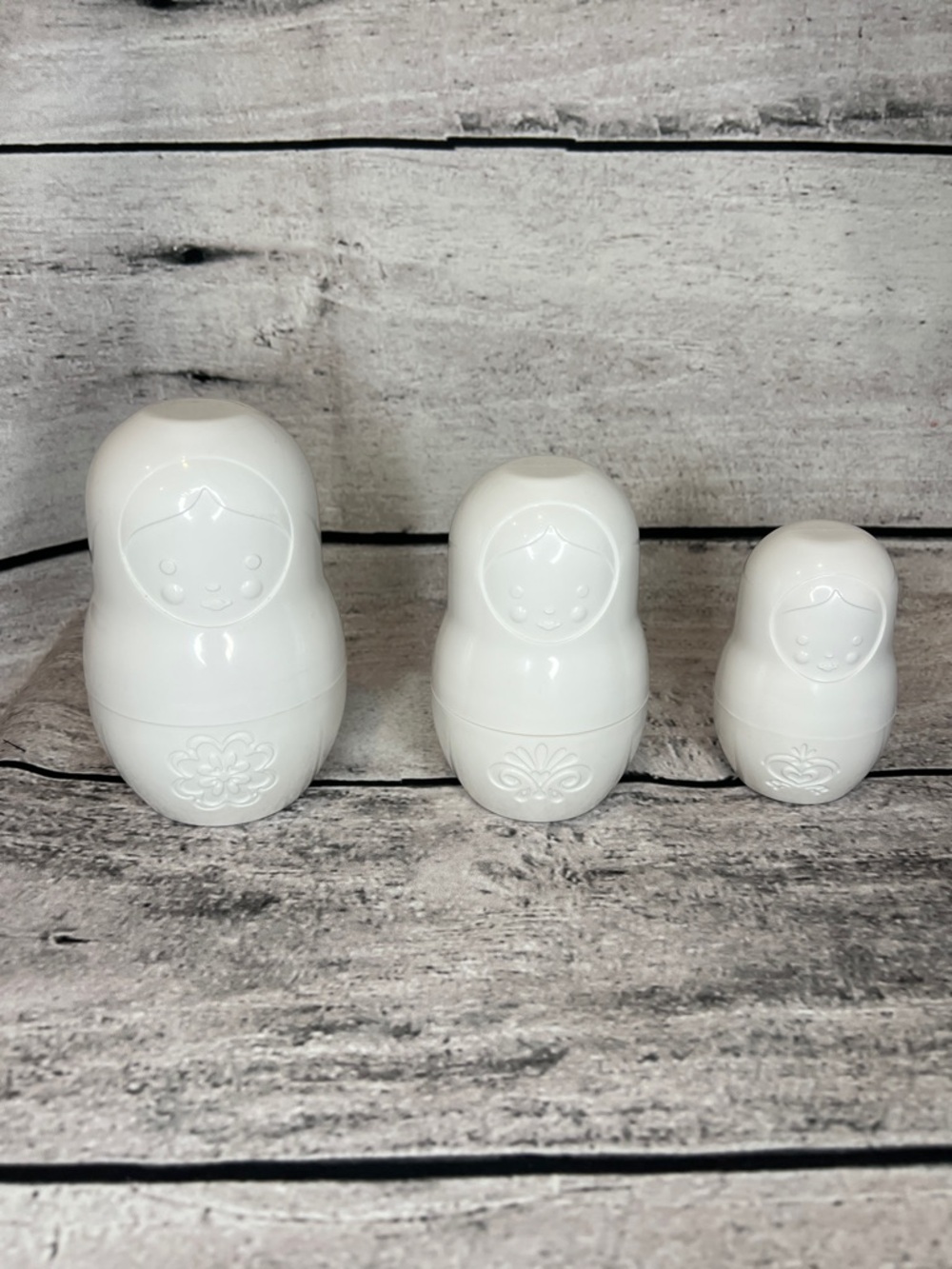 Fred Russian Nesting Dolls Matryoshka Measuring Cup Set of 3 Stacking White EUC